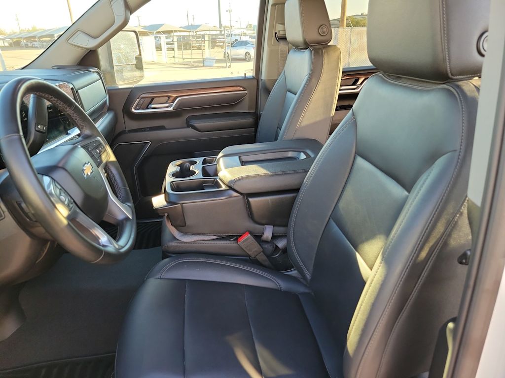 Thumbnail: 2025 Chevrolet Silverado 3500 - 11