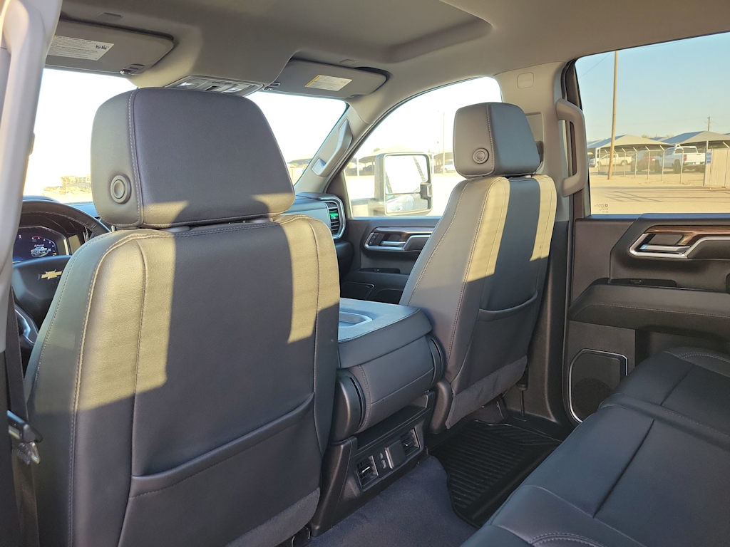 Thumbnail: 2025 Chevrolet Silverado 3500 - 13