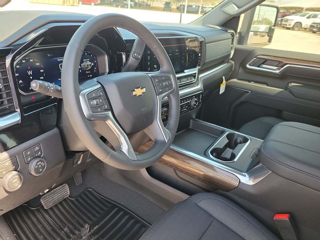 Thumbnail: 2026 Chevrolet Silverado 3500 - 2