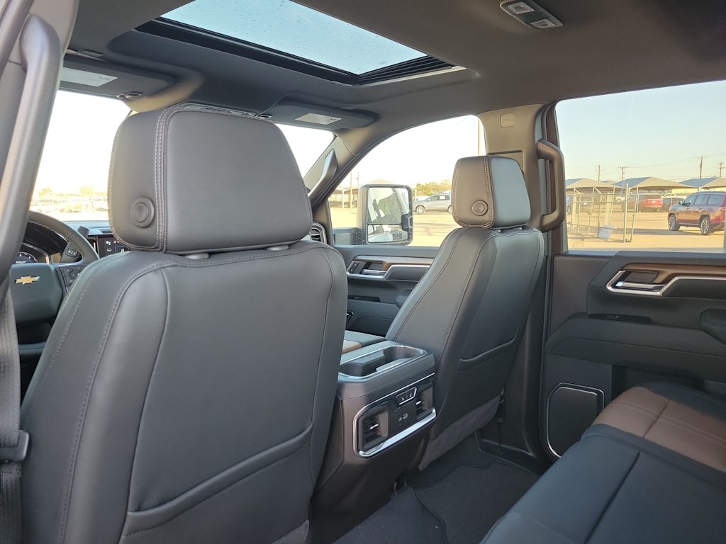 Thumbnail: 2026 Chevrolet Silverado 3500 - 13