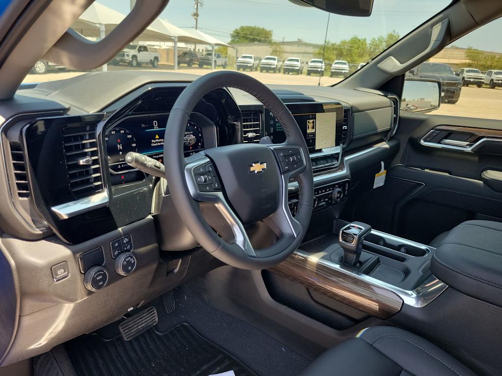 Thumbnail: 2025 Chevrolet Silverado 1500 - 2