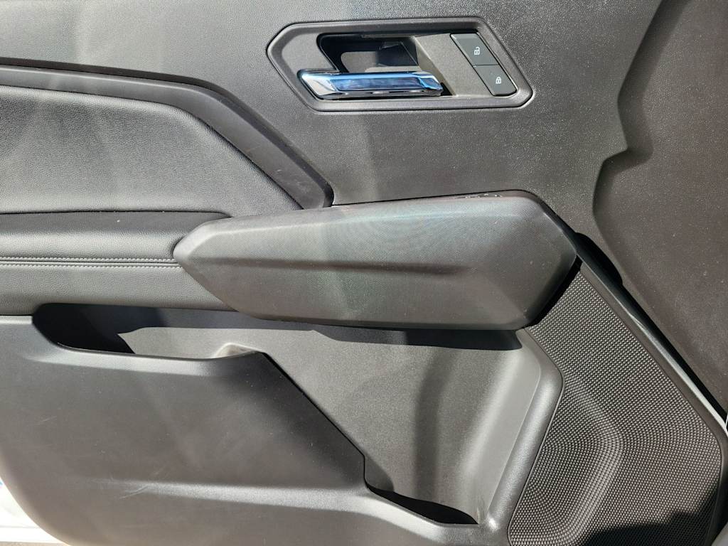 Thumbnail: 2023 Chevrolet Colorado - 24