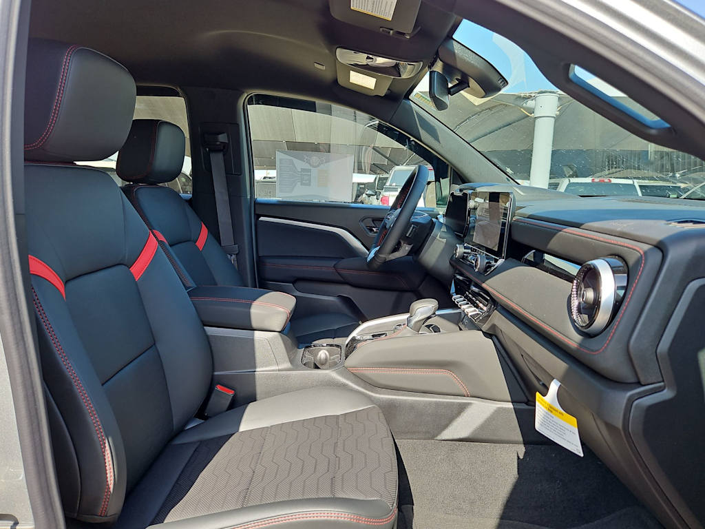 Thumbnail: 2026 Chevrolet Colorado - 12
