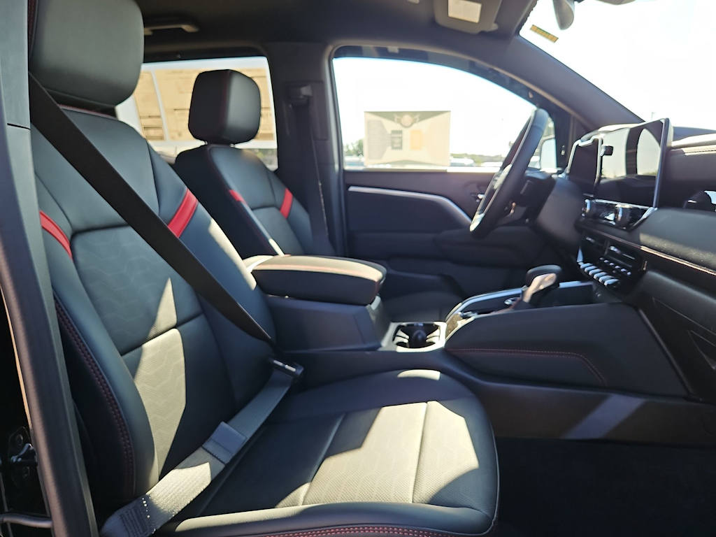 Thumbnail: 2026 Chevrolet Colorado - 12