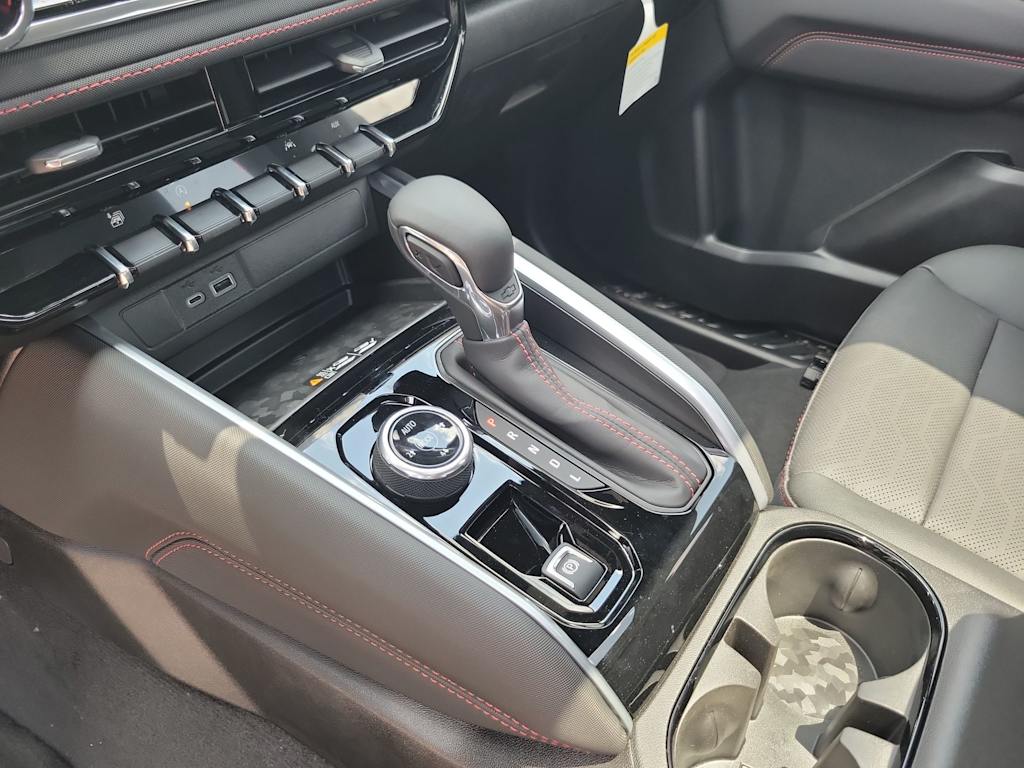 Thumbnail: 2025 Chevrolet Colorado - 16