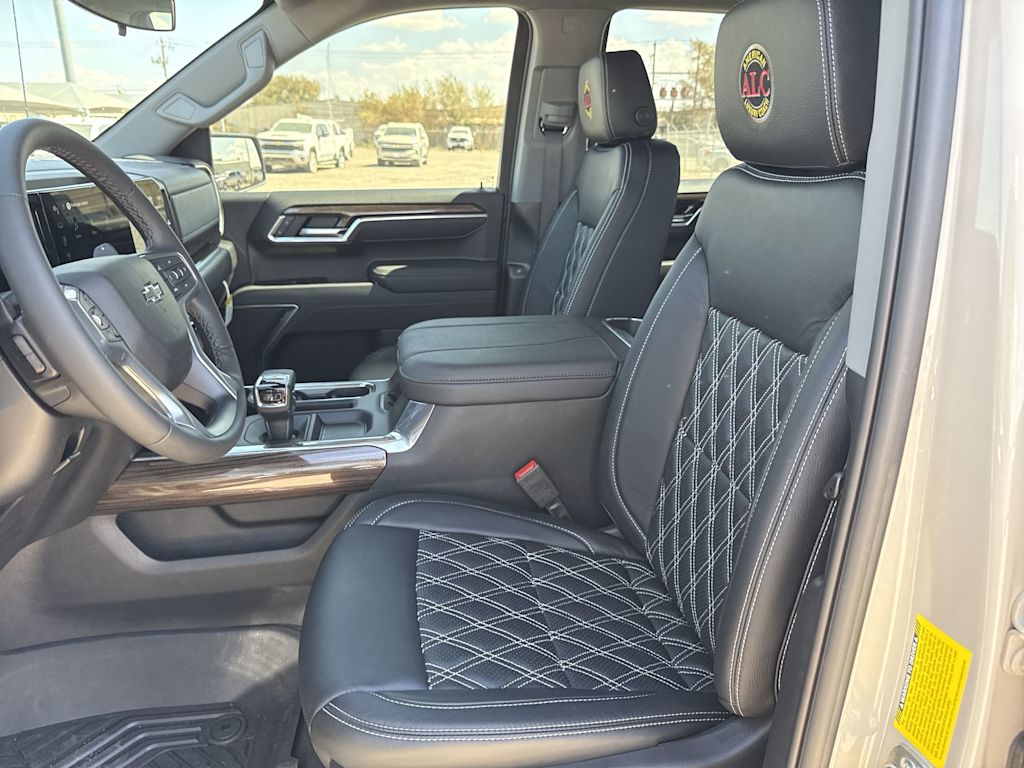 Thumbnail: 2026 Chevrolet Silverado 1500 - 9
