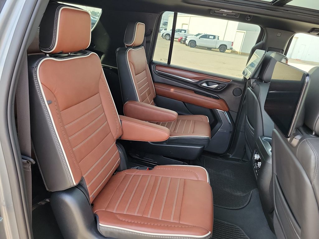 Thumbnail: 2023 GMC Yukon XL - 11