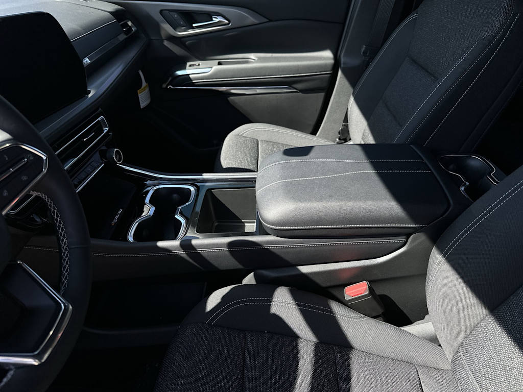 Thumbnail: 2027 Chevrolet Traverse - 27