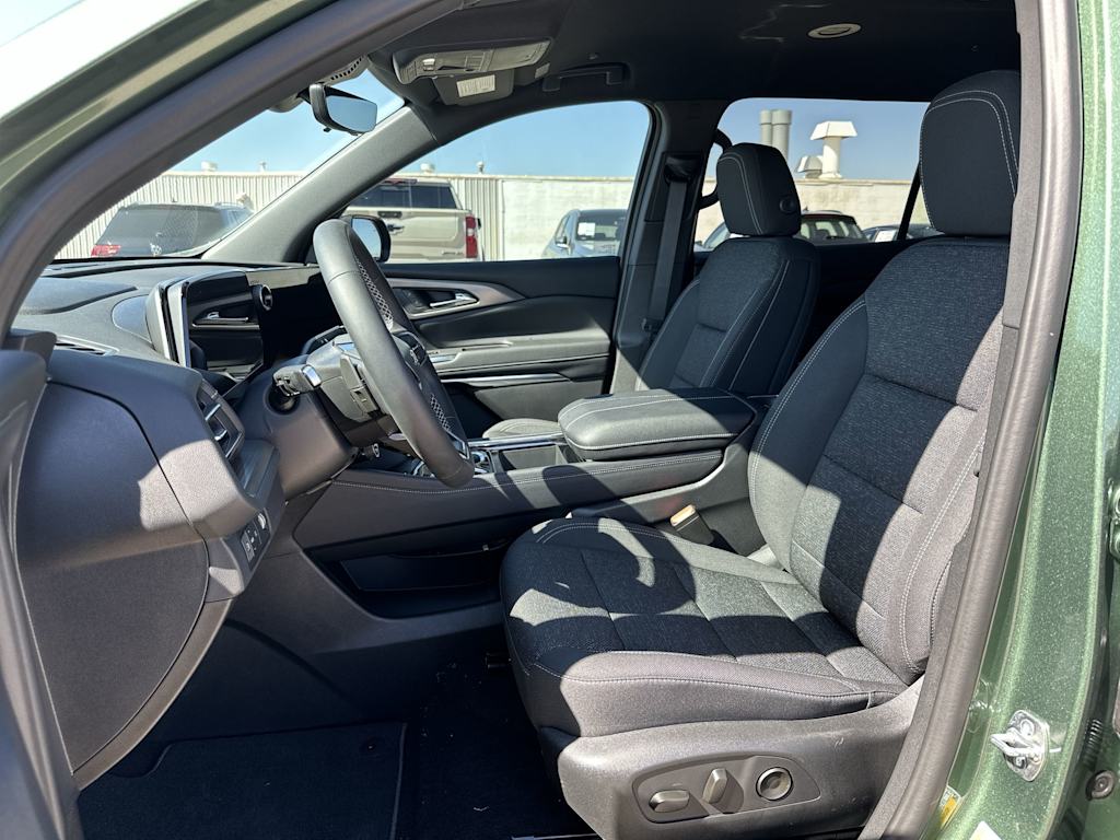 Thumbnail: 2027 Chevrolet Traverse - 12