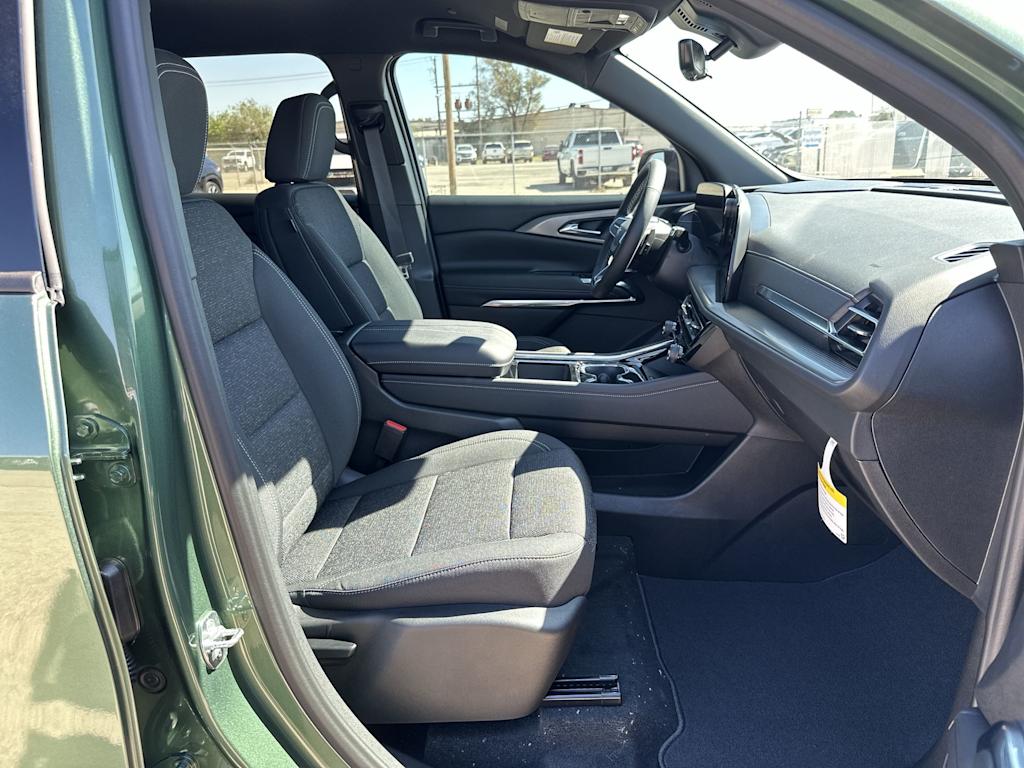 Thumbnail: 2027 Chevrolet Traverse - 26