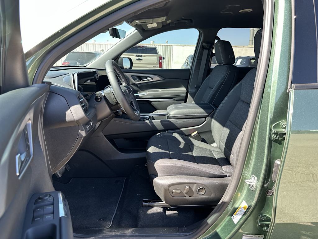 Thumbnail: 2027 Chevrolet Traverse - 11