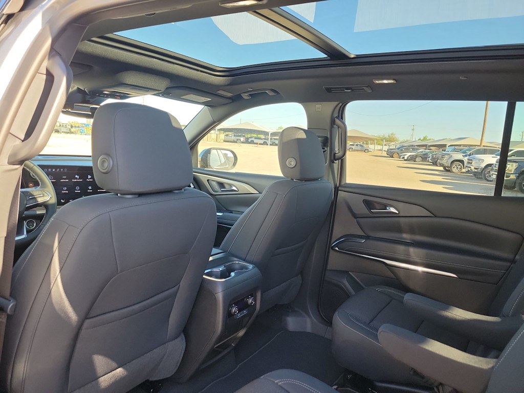 Thumbnail: 2026 Chevrolet Traverse - 12