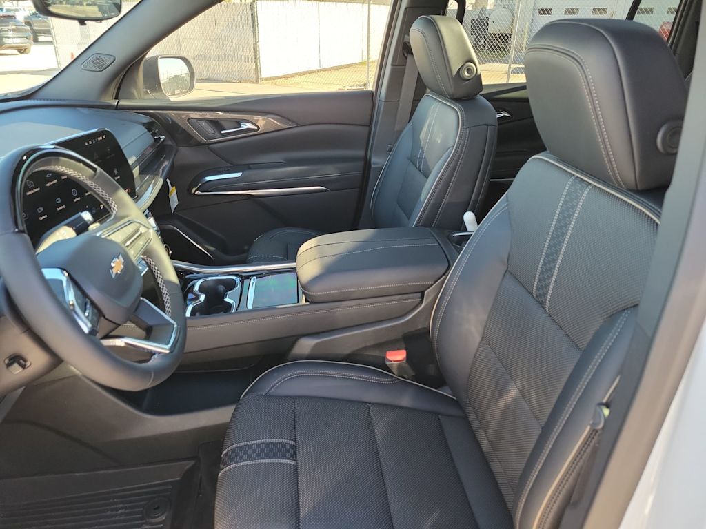 Thumbnail: 2026 Chevrolet Traverse - 12