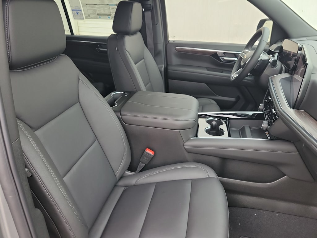 Thumbnail: 2025 Chevrolet Tahoe - 12