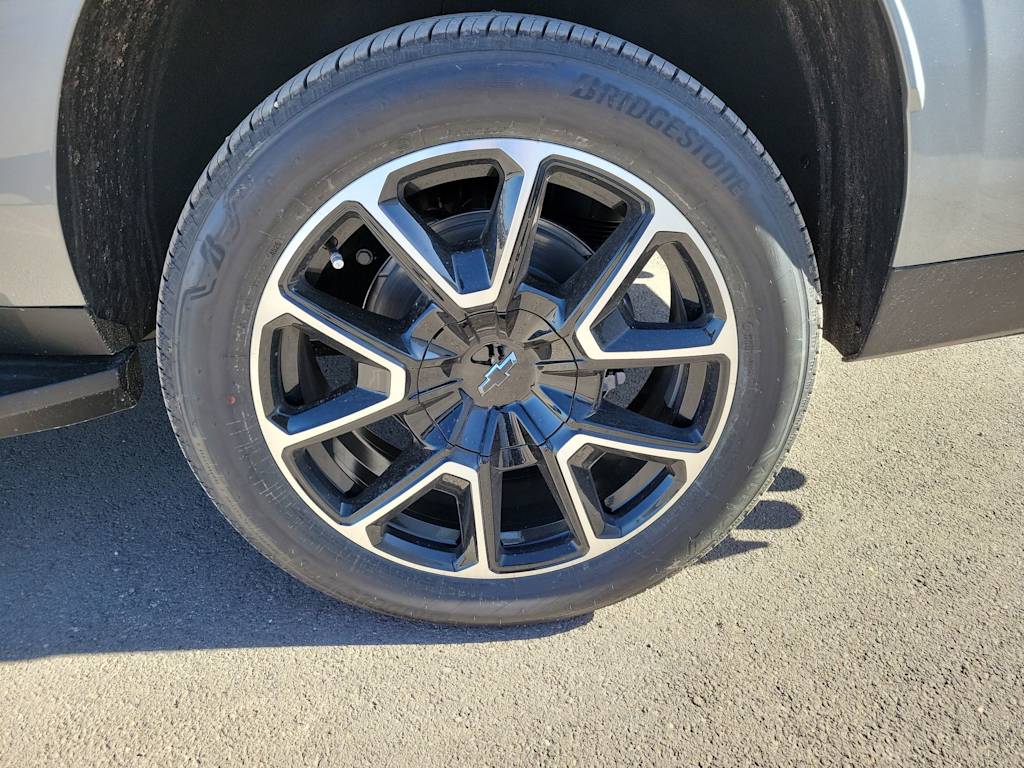 Thumbnail: 2026 Chevrolet Suburban - 8