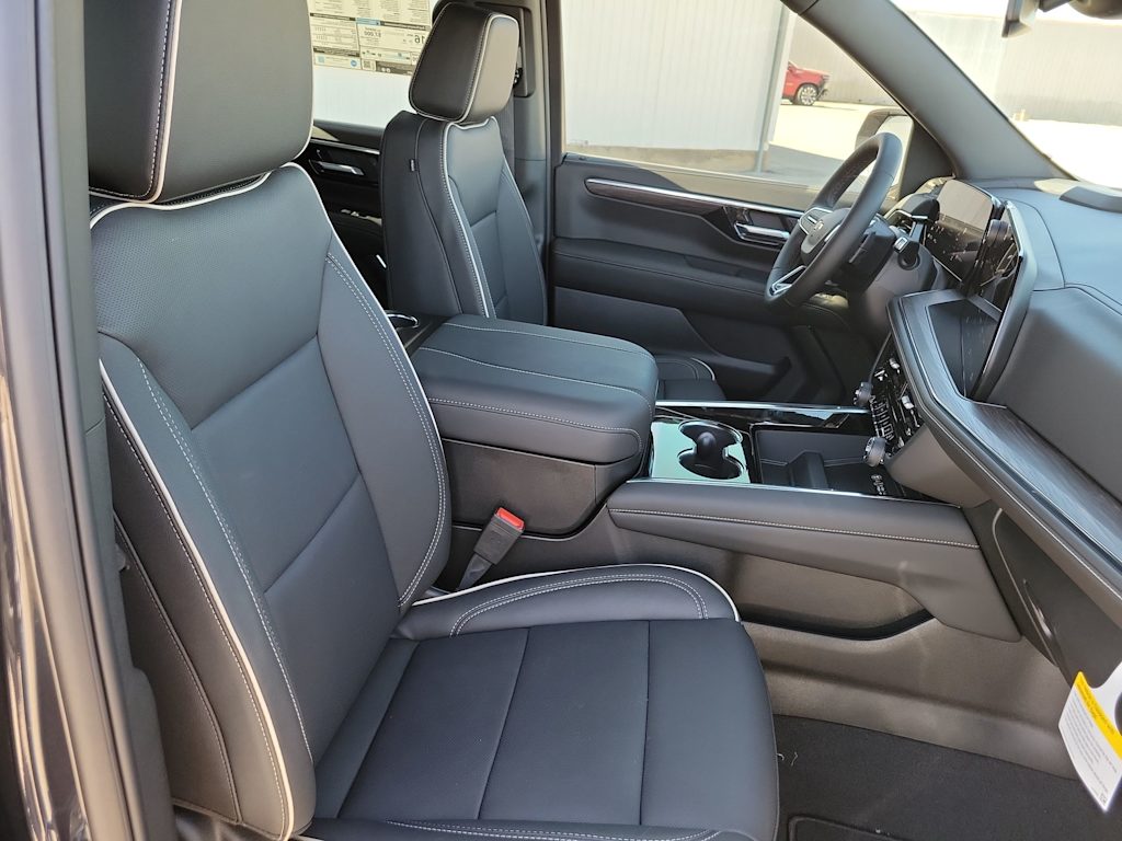 Thumbnail: 2025 Chevrolet Suburban - 25