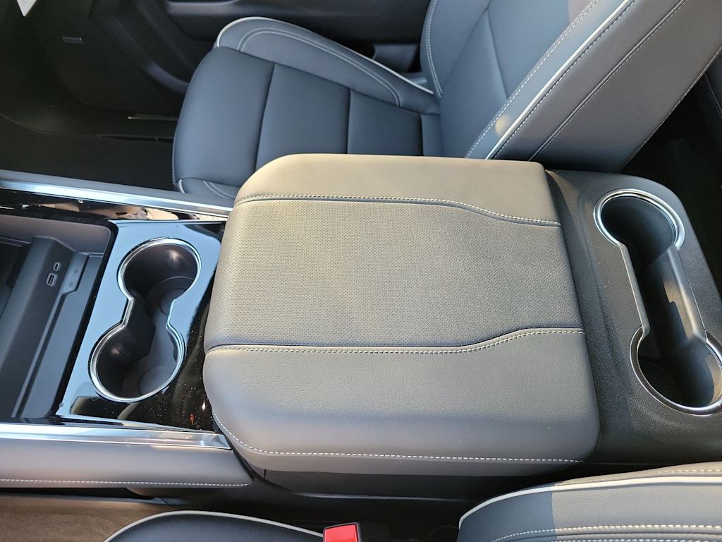 Thumbnail: 2025 Chevrolet Suburban - 26