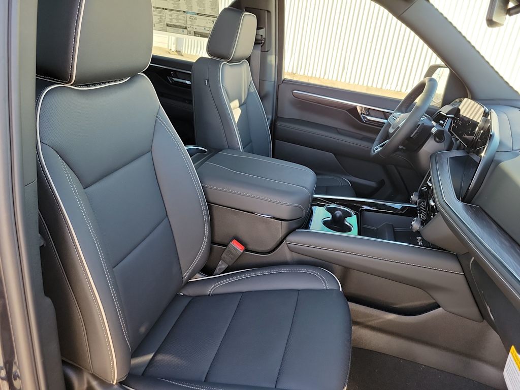 Thumbnail: 2025 Chevrolet Suburban - 25