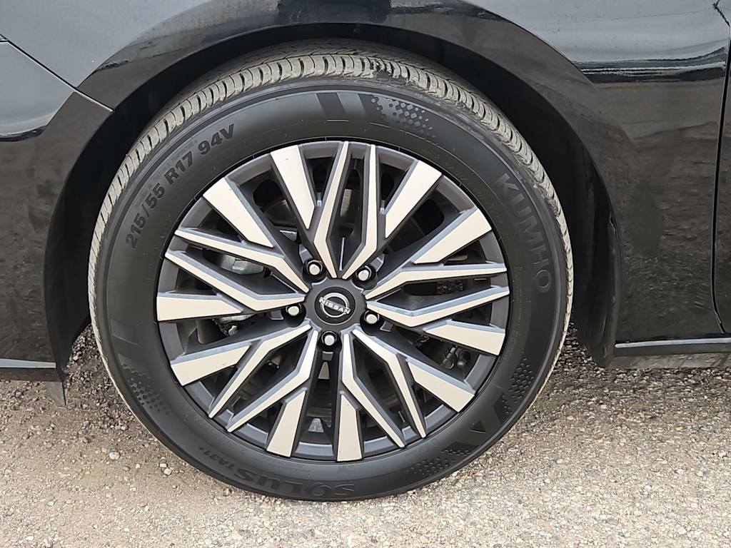 2025 Nissan Altima SV - Photo 8