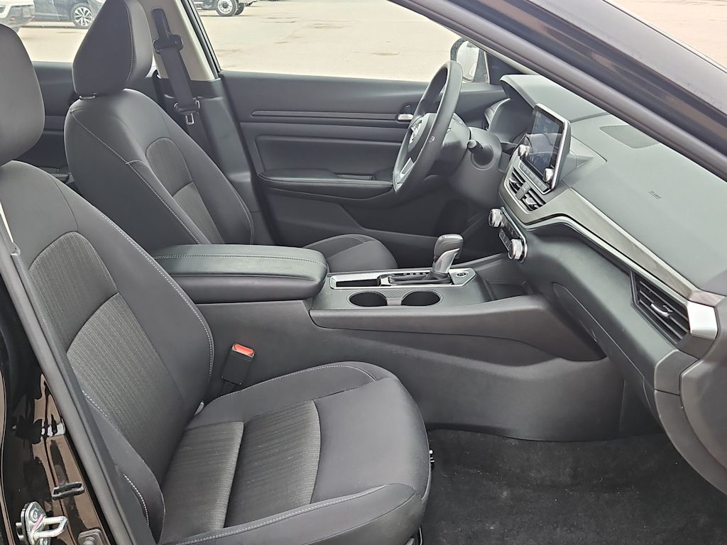 2025 Nissan Altima SV - Photo 11