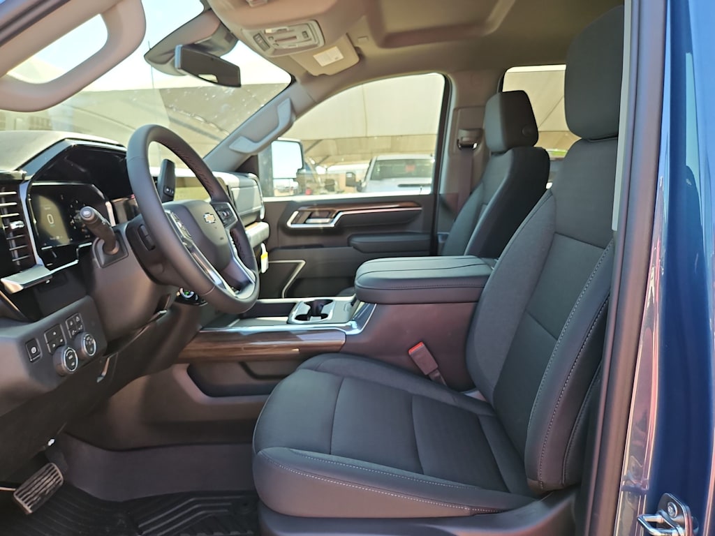 Thumbnail: 2026 Chevrolet Silverado 2500 - 11