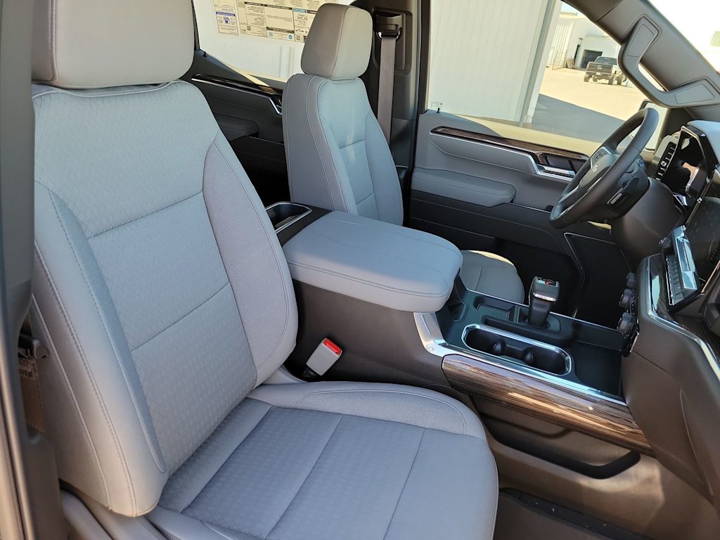 Thumbnail: 2026 Chevrolet Silverado 1500 - 26