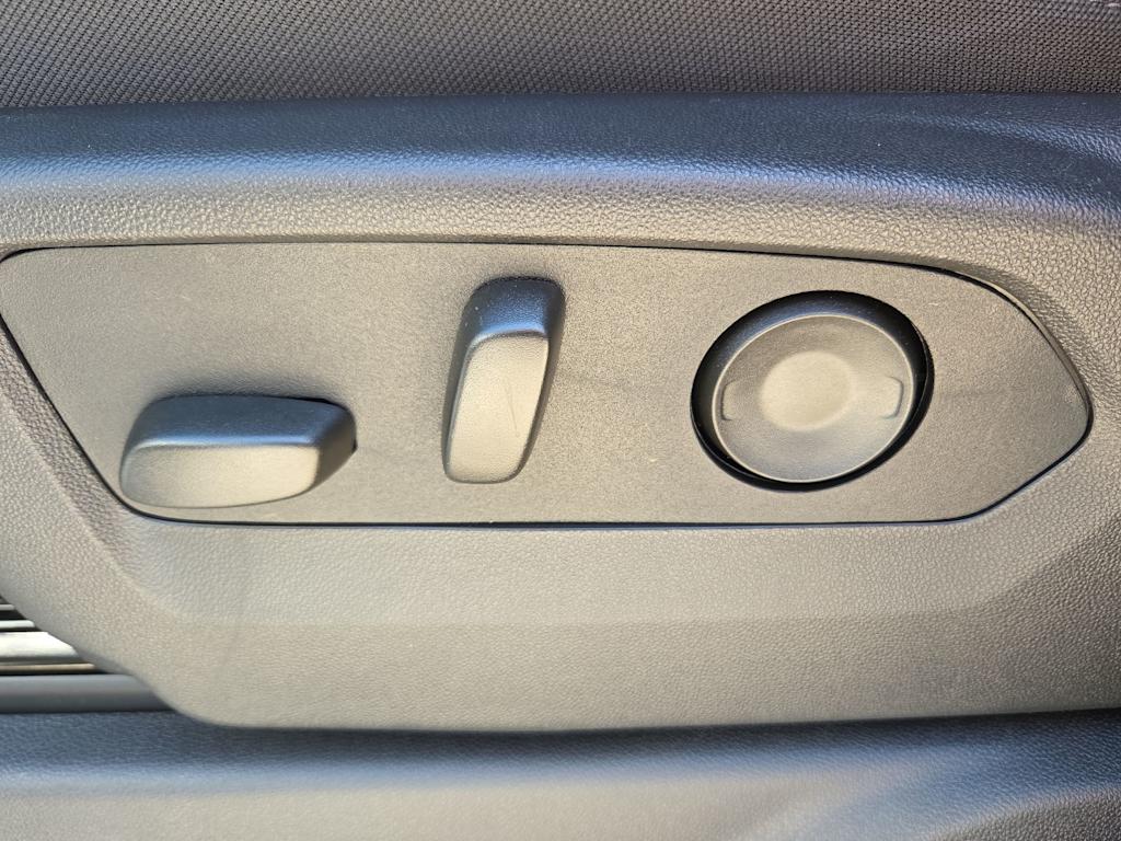 Thumbnail: 2026 Chevrolet Silverado 1500 - 26