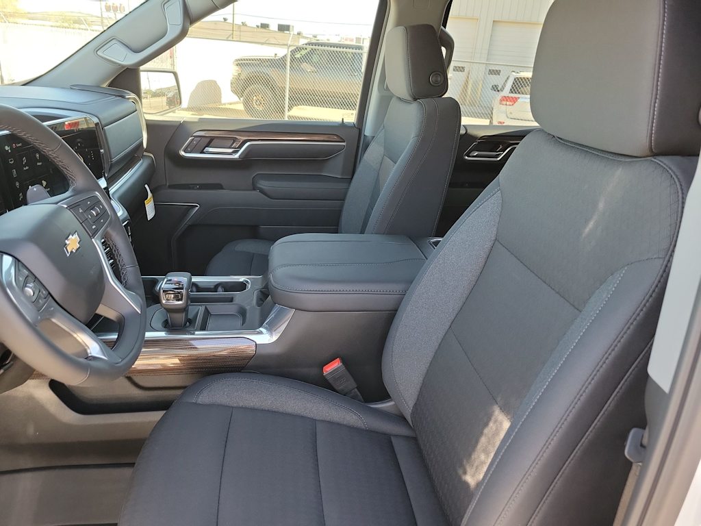 Thumbnail: 2026 Chevrolet Silverado 1500 - 11