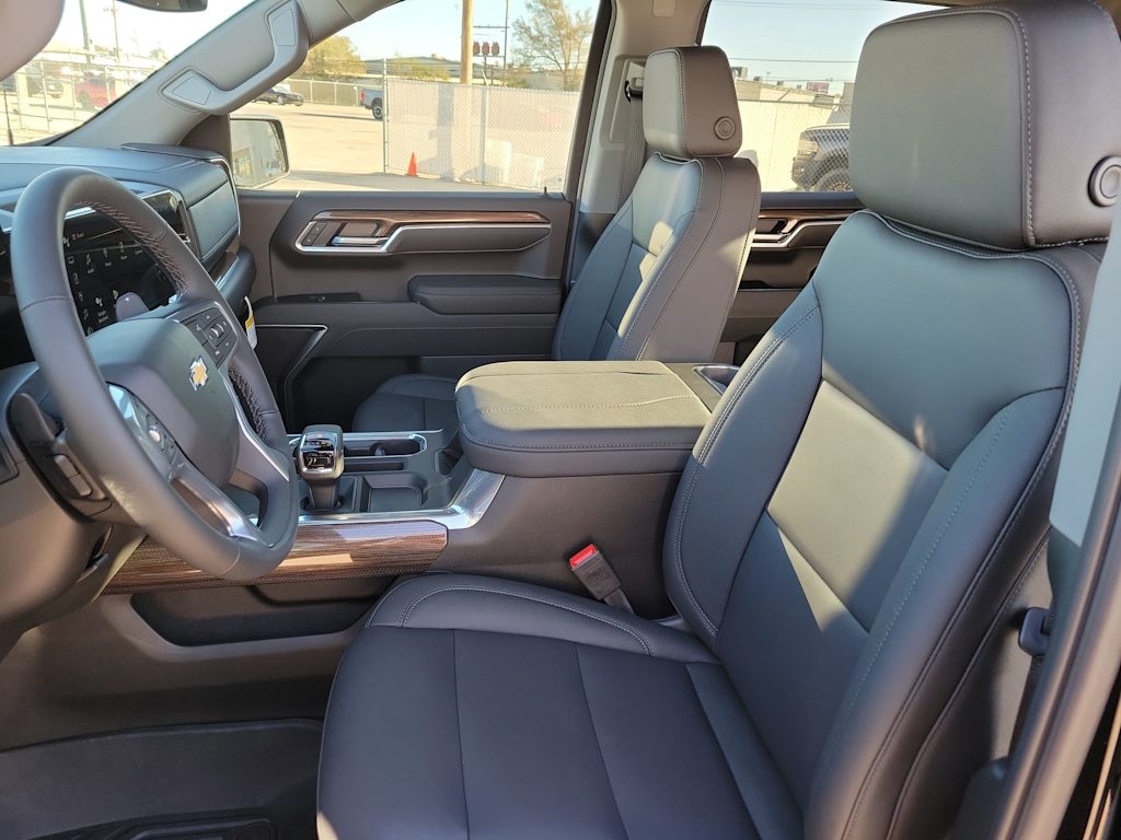 Thumbnail: 2026 Chevrolet Silverado 1500 - 11