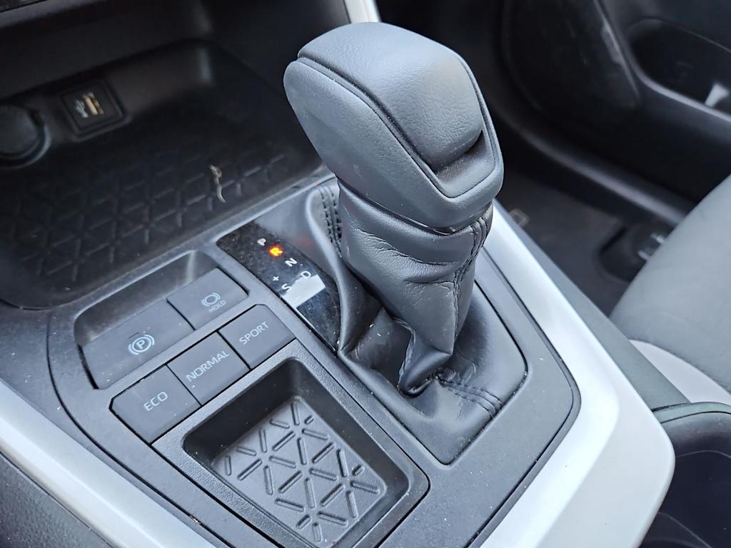 Thumbnail: 2025 Toyota RAV4 - 15