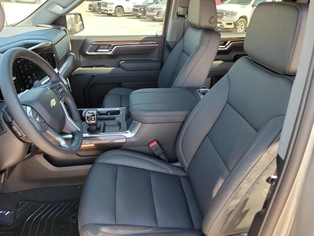 Thumbnail: 2026 Chevrolet Silverado 1500 - 10