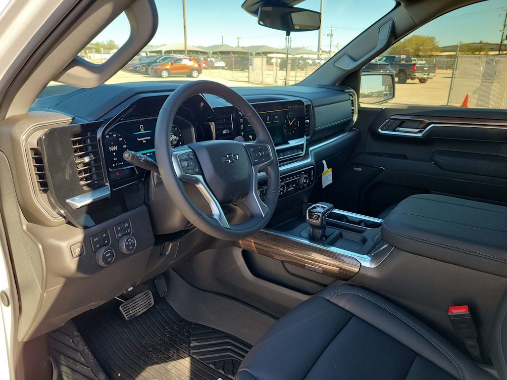 Thumbnail: 2026 Chevrolet Silverado 1500 - 2