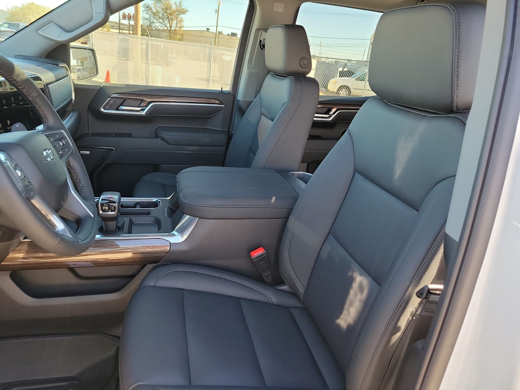 Thumbnail: 2026 Chevrolet Silverado 1500 - 11