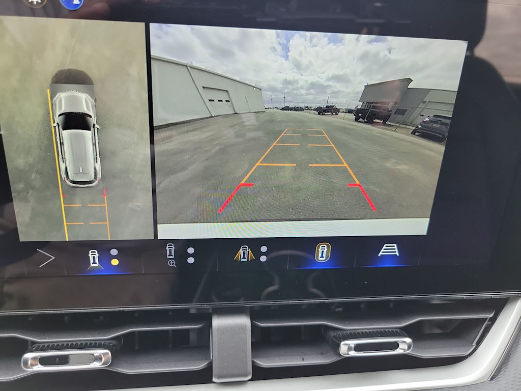 Thumbnail: 2026 Chevrolet Equinox - 15