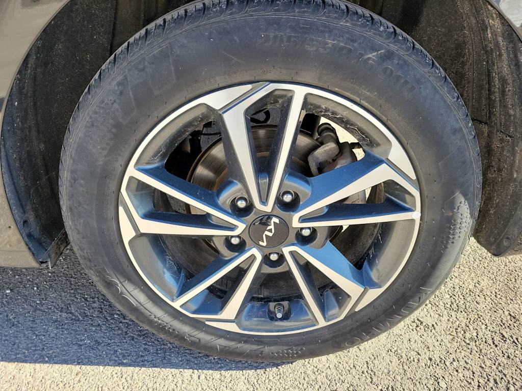 Thumbnail: 2024 Kia Forte - 8