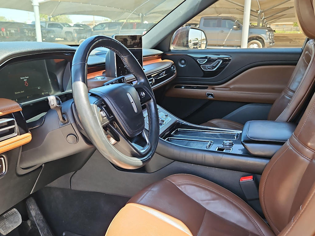 Thumbnail: 2023 Lincoln Aviator - 2