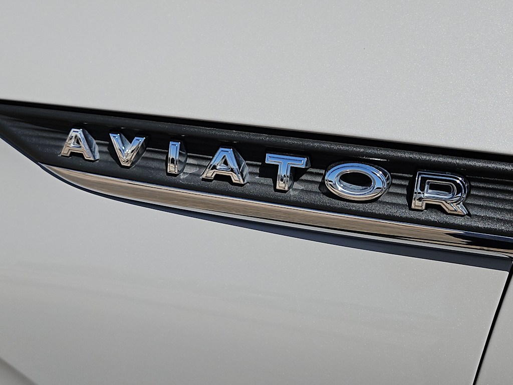 Thumbnail: 2023 Lincoln Aviator - 7