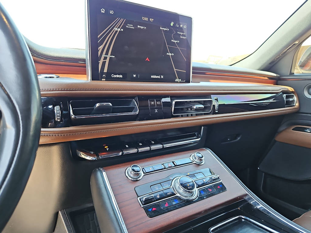 Thumbnail: 2023 Lincoln Aviator - 15