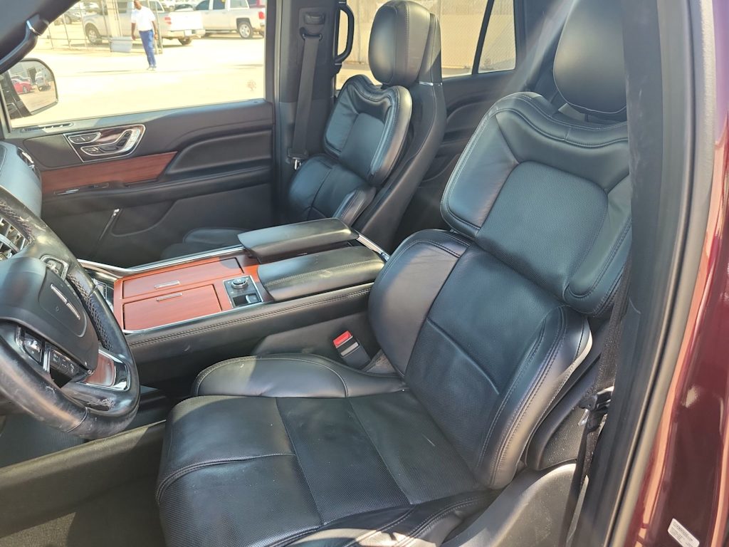 Thumbnail: 2021 Lincoln Navigator - 10