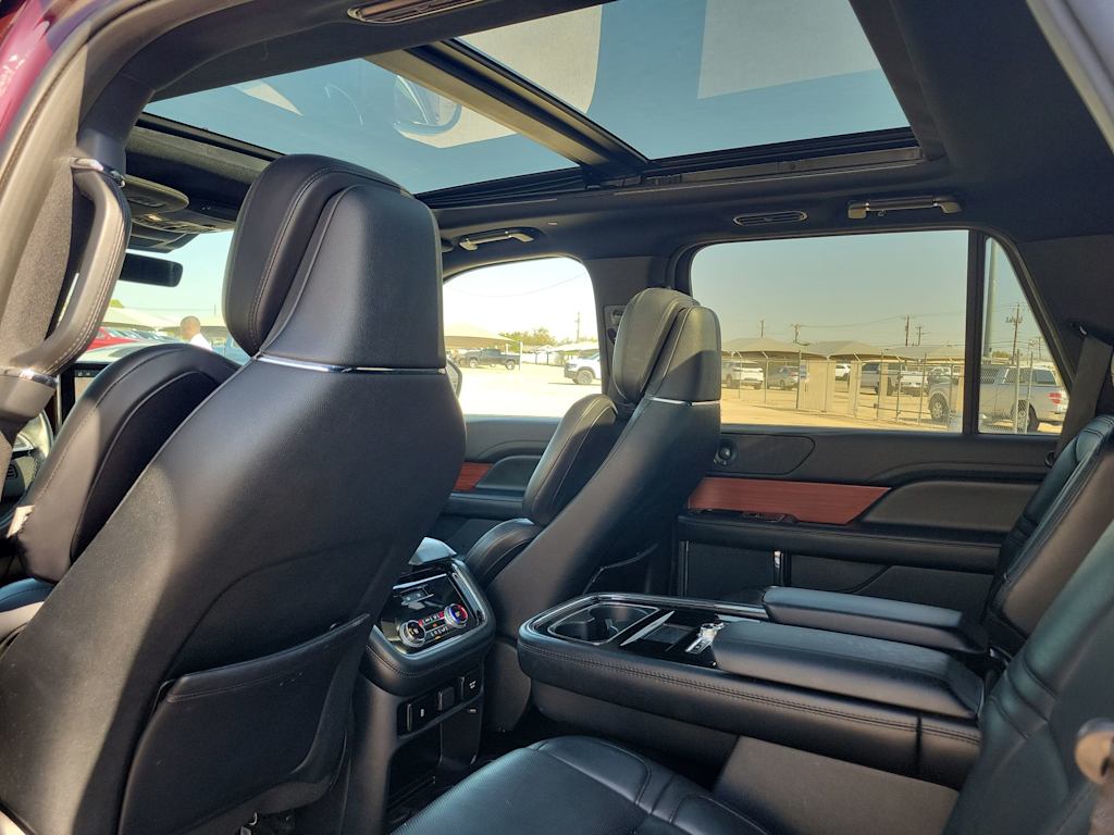 Thumbnail: 2021 Lincoln Navigator - 12