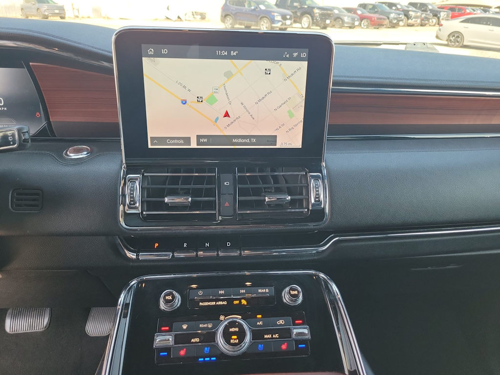 Thumbnail: 2021 Lincoln Navigator - 29