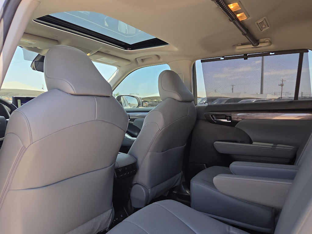 Thumbnail: 2023 Toyota Highlander - 13