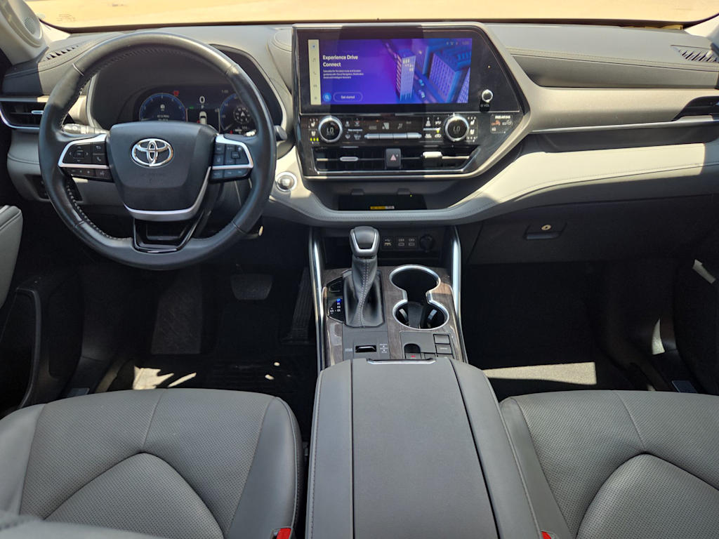 Thumbnail: 2023 Toyota Highlander - 10