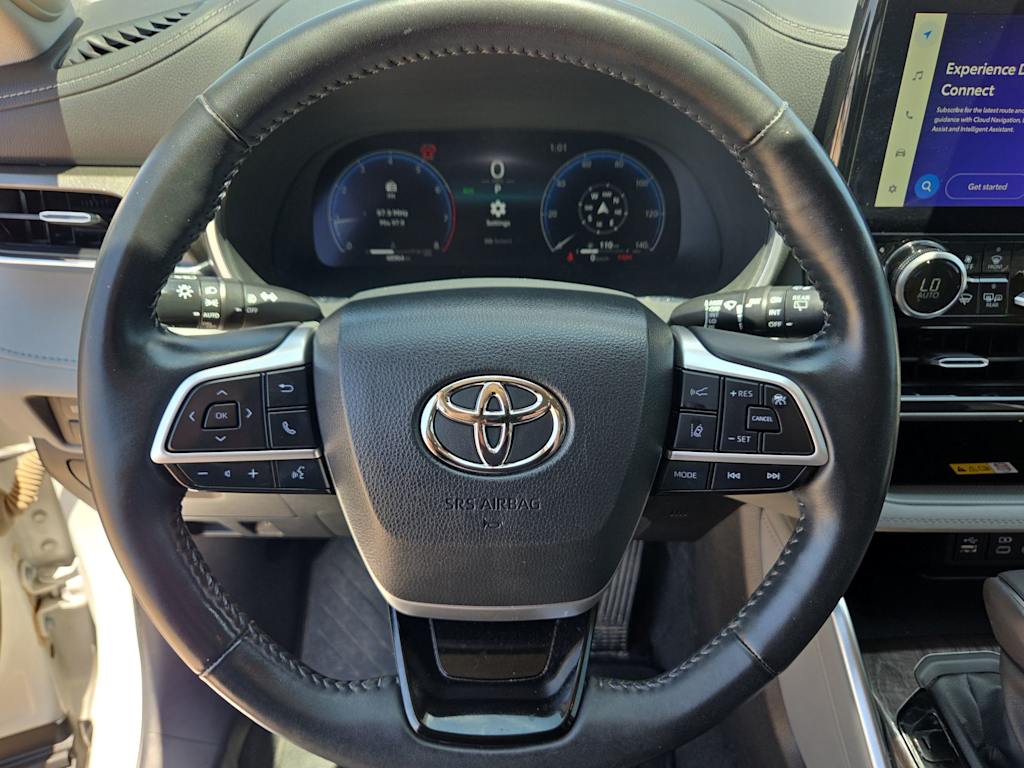 Thumbnail: 2023 Toyota Highlander - 14