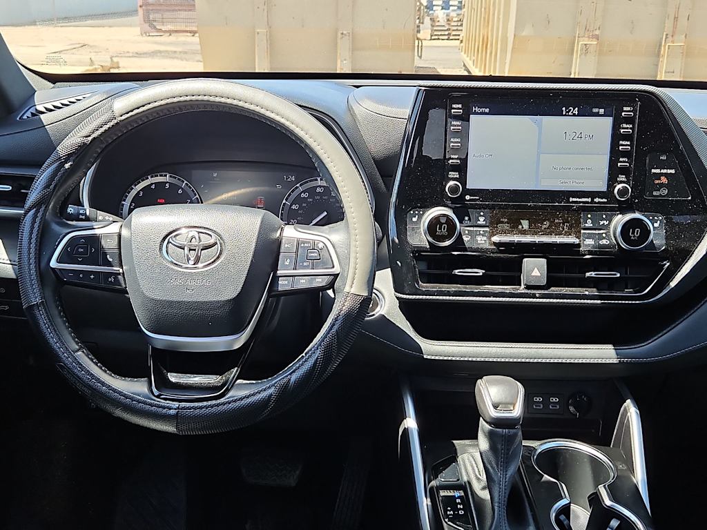 Thumbnail: 2022 Toyota Highlander - 10