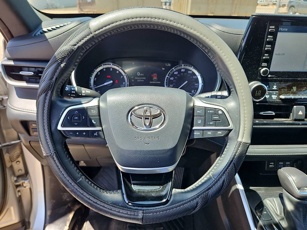 Thumbnail: 2022 Toyota Highlander - 14
