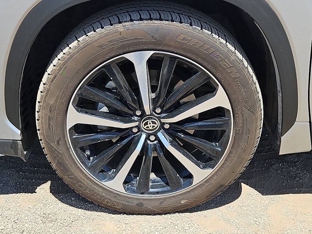 Thumbnail: 2022 Toyota Highlander - 8