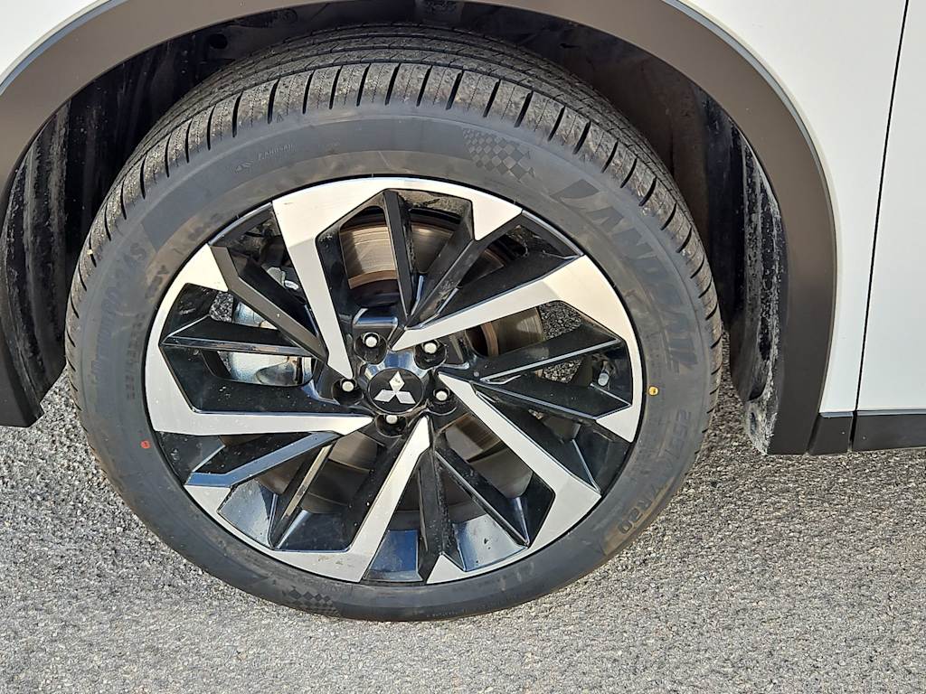 Thumbnail: 2023 Mitsubishi Outlander - 8