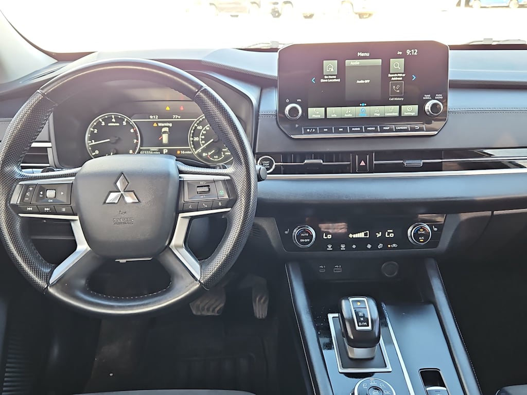 Thumbnail: 2023 Mitsubishi Outlander - 10