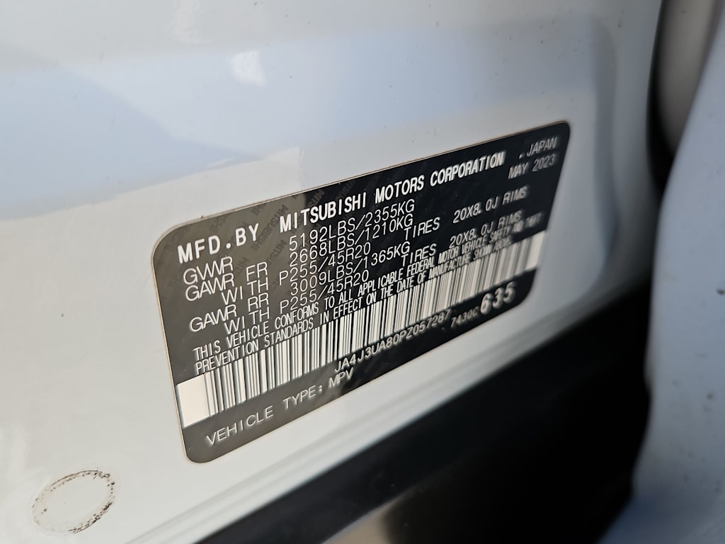 Thumbnail: 2023 Mitsubishi Outlander - 19